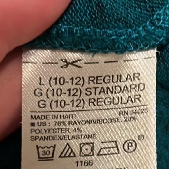 Old Navy Long Sleeved Sweater in Deep Teal/ Black Fabric - Picture 9 of 11